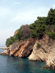 Obraz premium Rocky Bay Landscape in Petrovac, Montenegro Showing Vibrant Nature and Clear Waters