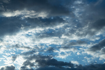 Obraz premium Beautiful bright sunset sky background with clouds. Evening time.