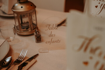 La table des enfants pour un repas de mariage