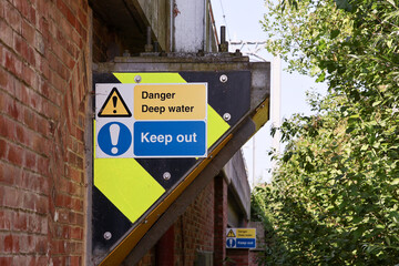 Warning Sign: Deep Water Safety Notice Near Lake or Pond