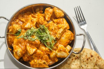 diced chicken with korma sauce