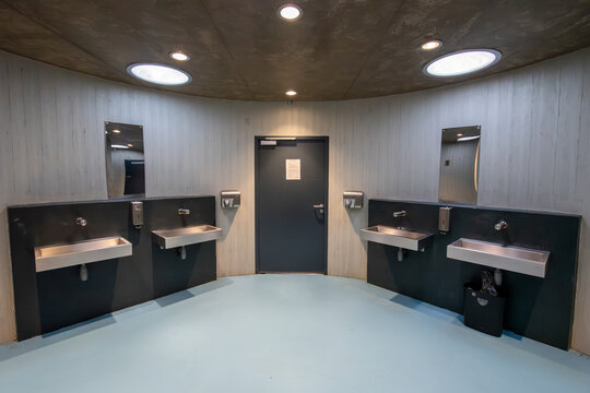 The building has organic shapes that completely contradict the conventional perception of public toilets. It consists of three intersecting circles. Is completely clad with wooden battens.