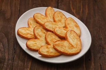 Palmier is a classic French cookie. The heart-shaped cookie is crispy and very rich in aroma and delicious buttery flavor.