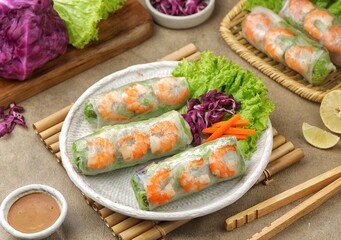 Vietnamese spring roll or Lumpia Vietnam, is a typical Vietnamese dish in the form of a thin roll of rice paper filled with various fresh ingredients such as vegetables, spices, and also meat or shrim