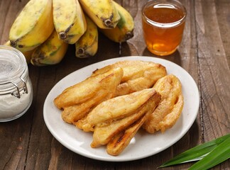 Fried bananas are a snack that is often found in Indonesia, Malaysia, India and Singapore. This food is made from bananas that have been peeled