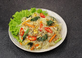 Bihun goreng. Fried vermicelli, fried bee hoon or fried mee hoon refers to a fried noodle dish cooked with vermicelli. Vermicelli with vegetable filling, scrambled eggs, shredded chicken and shrimp