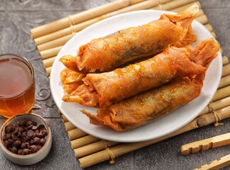 Piscok, Pisang Coklat Karamel. Caramel Chocolate banana is snack made from bananas. Banana Caramel itself is made from a combination of banana with chocolate jam coated in spring roll skin 