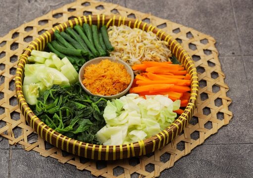 Urap is a lettuce dish in the form of cooked vegetables mixed with seasoned grated coconut for flavor
