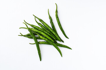 夏野菜　青唐辛子（青とうがらし, 青トウガラシ）白背景　コピースペースあり　Green chili peppers (green pepper,chile verde) white background, copy space available
