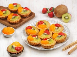 Pie Buah. Fruit pie is a bread and cake product with a characteristic crispy, crumbly and savory crust, a layer that tends to be sweet, and various kinds of fruit on top