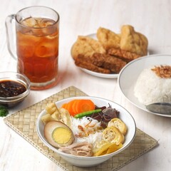 Timlo. A bowl of fresh timlo with rice, soy sauce and iced tea