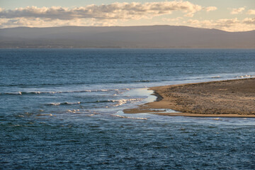 Choppy sea at Sandpiper Beach - Coles Bay, Tasmania, Australia