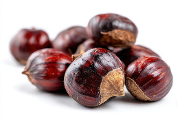 Obraz premium Chestnuts isolated on white background