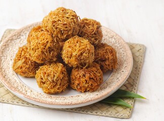 Grubi is a fried snack, made from long shaved sweet potatoes and so on, mixed with brown sugar, shaped into rounds.