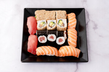 Assortiment de Maki traditionnels japonais