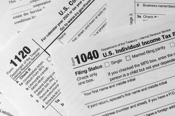 Obraz premium Close-up of U.S. tax forms used for annual income reporting. Tax season, government paperwork, and financial documentation concept.