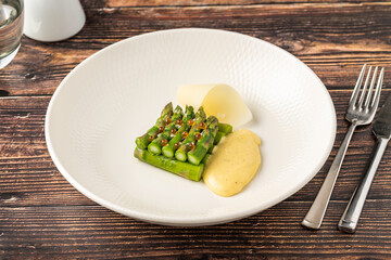 Steamed asparagus with hollandaise sauce and decorative potatoes