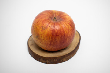 Organic apples are displayed on wooden stands.