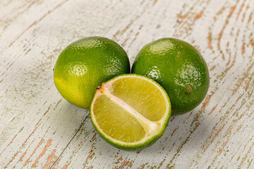 Ripe ggeen juicy lime heap