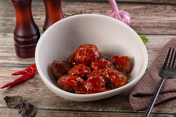 Beef meatballs with tomato sauce