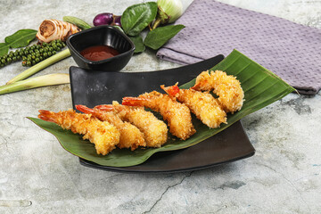 Shrimp tempura with spicy sauce