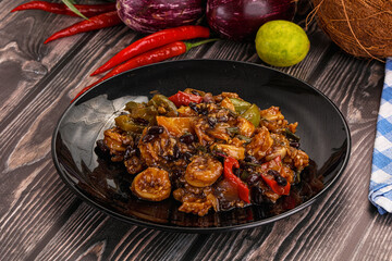 Squid with vegetables in oyser sauce