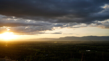 Obraz premium Golden sunset sky clouds in the evening sunrise.