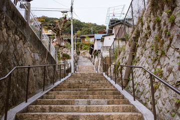 広島県・尾道市 坂下から見上げた石の階段