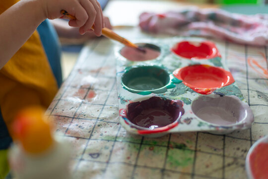 Childrens kids crafts palette colour paint mixing colourful hands