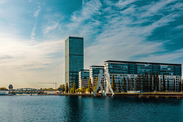 Blick vom Osthafen Berlin auf den Treptower. © michaelstephan
