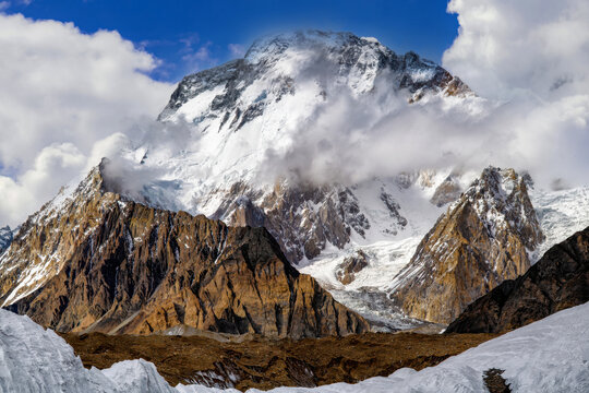 Broad Peak is one of the eight-thousanders and 12th highest mountains on the earth, and Its located in the Karakoram range spanning Gilgit-Baltistan, Pakistan