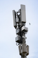 Dispositif d'antenne-relais pour la téléphonie mobile