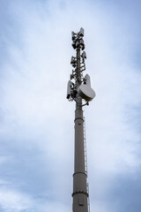 Dispositif d'antenne-relais pour la téléphonie mobile