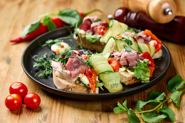 Open-Faced Roast Beef Bruschetta with Fresh Vegetables