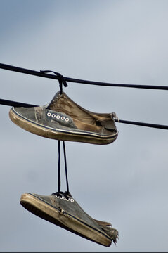Old shoes on wire