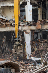 Fototapeta premium Abriss eines alten Baufälligen Kaufhaus.