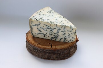 Dorblu Cheese as a Key Delicacy in Modern Cuisine and Stylish Gastronomy