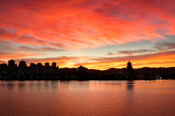 Fototapeta premium sunrise over the city