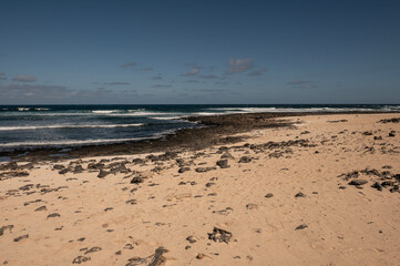 Playa de El Hierro, entre dunas y olas del norte de Fuerteventura
