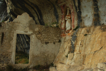 In the province of Pescara - Abruzzo, locality Roccamorice nestled in the rock stands the interesting hermitage of Santo a place very Spirito a Maiella dear to Celestino V