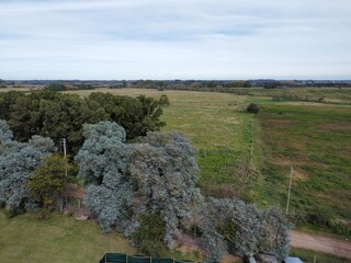 vista aerea de una zona de campos en buenos aires