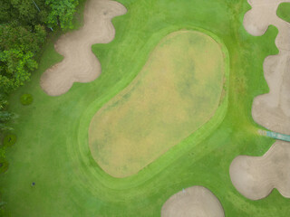 라오스 비엔티엔 골프장의 오밀조밀한 골프코스, 연녹색, 연두색 그린의 아름다운 풍경