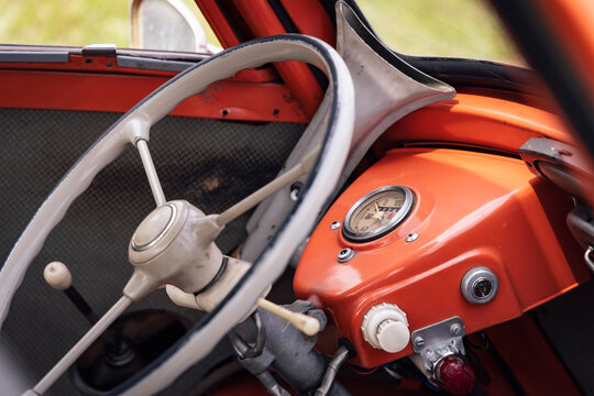 Armaturenbrett eines Oldtimers