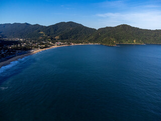 Fototapeta premium Aerial view of beautiful tropical rainforest beach from the ocean