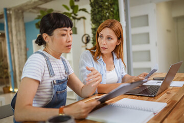 Fototapeta premium stressed female colleagues while collaboration on a project at home