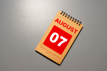 Cube shape calendar for August 07 on wooden surface