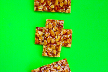 Peanut bars with sweet caramel