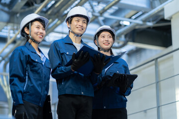 ビルメンテナンスをするエンジニア