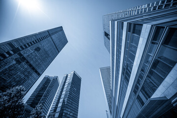 Fototapeta premium Modern Cityscape in Dramatic Low Angle Perspective Showcasing Urban Architecture