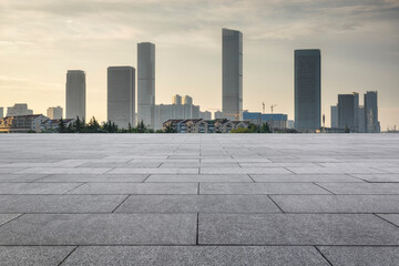 Obraz premium Serene Urban Landscape at Sunset with Towering Skyscrapers